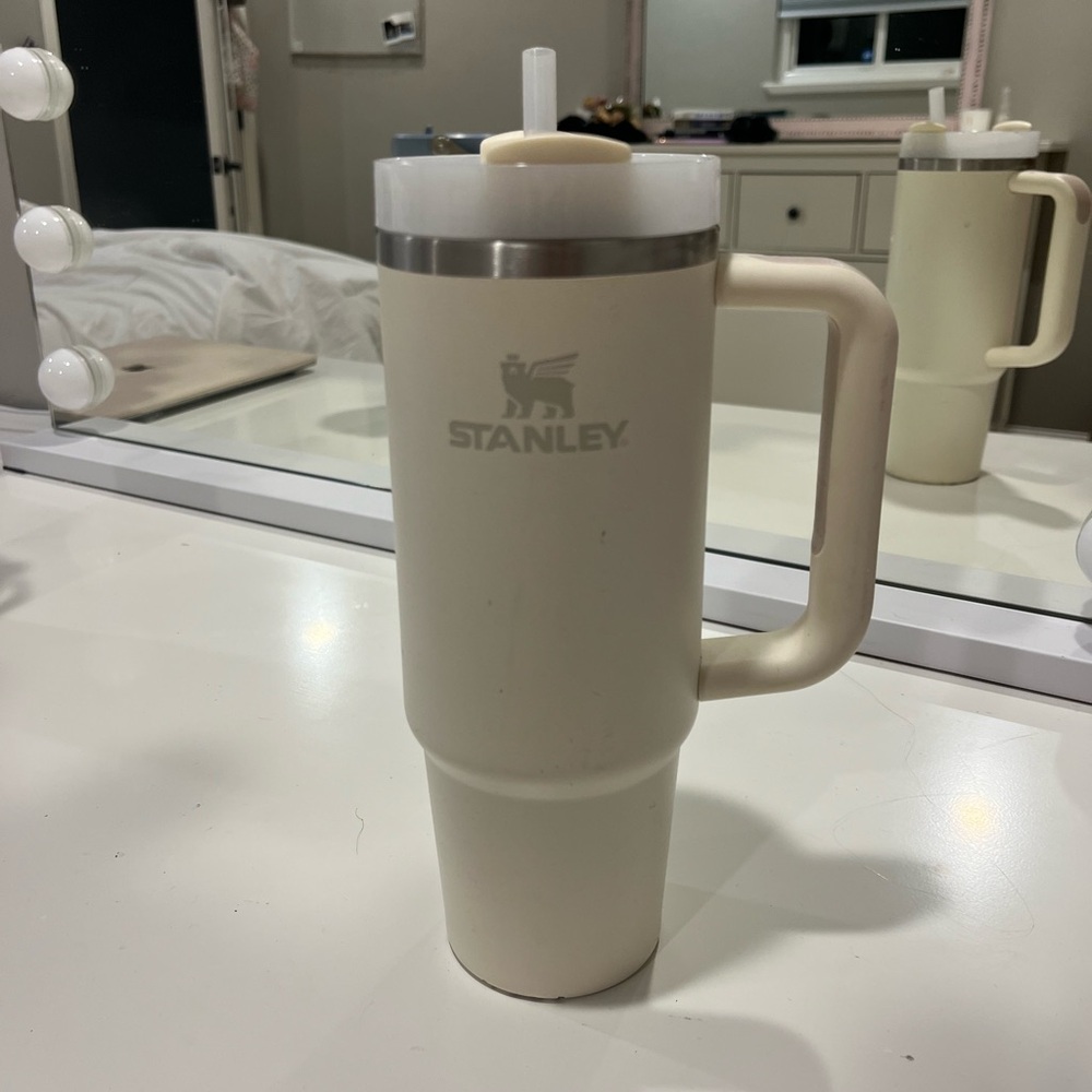 Stanley Cream Dining Mug with Ergonomic Handle